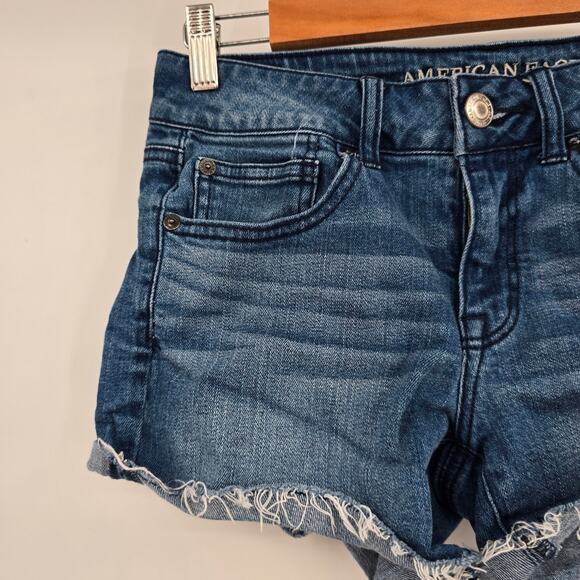 American Eagle Women's Raw Hem Stretch Shortie Denim Shorts Medium Wash‎ Size 6 - Picture 3 of 10